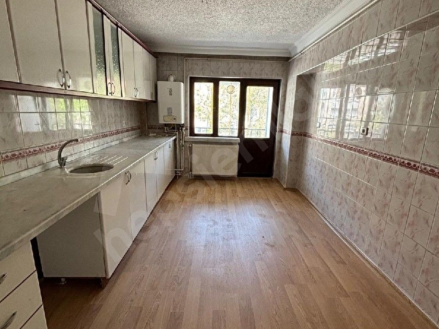 YENİMAHALLE RAGIP TÜZÜN | METRO ARAKAT | NİSAN AYI TADİLATLI | 3+1 KİRALIK DAİRE | KAPALI GARAJ - Görsel 4