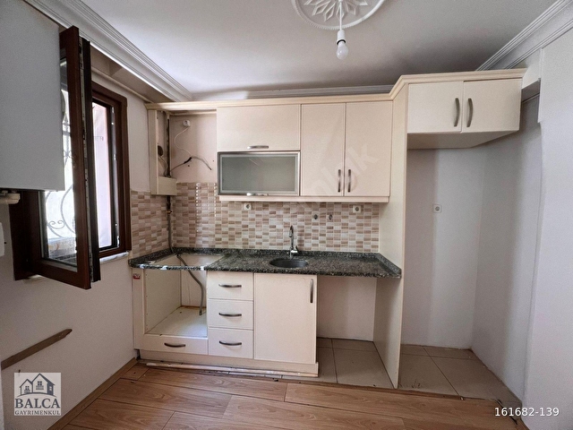 METROYA YÜRÜME, İKİ BAHÇELİ, 2+1, MÜTEVAZİ DAİRE