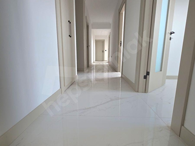HİLALDEN KIBRISKÖYÜNDE CADDE DİBİ ASANSÖRLÜ FULL YAPILI DAİRE - Görsel 25