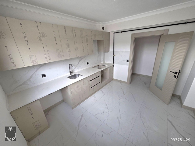 HİLALDEN KIBRISKÖYÜNDE CADDE DİBİ ASANSÖRLÜ FULL YAPILI DAİRE