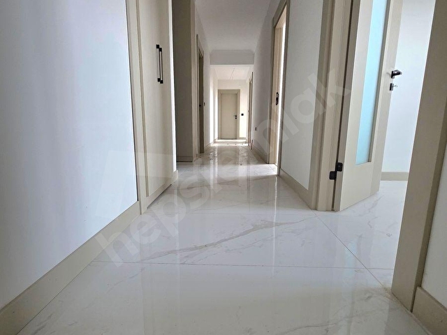 HİLALDEN KIBRISKÖYÜNDE CADDE DİBİ ASANSÖRLÜ FULL YAPILI DAİRE - Görsel 28