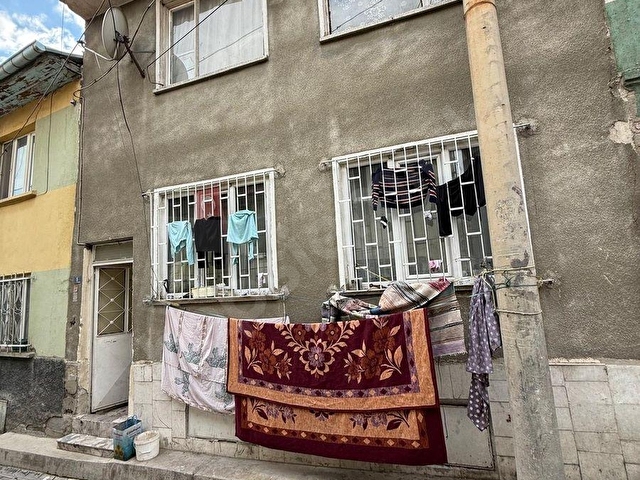 mecidiye mahallesinde satılık müstakil 3 katlı 2+1 daireler