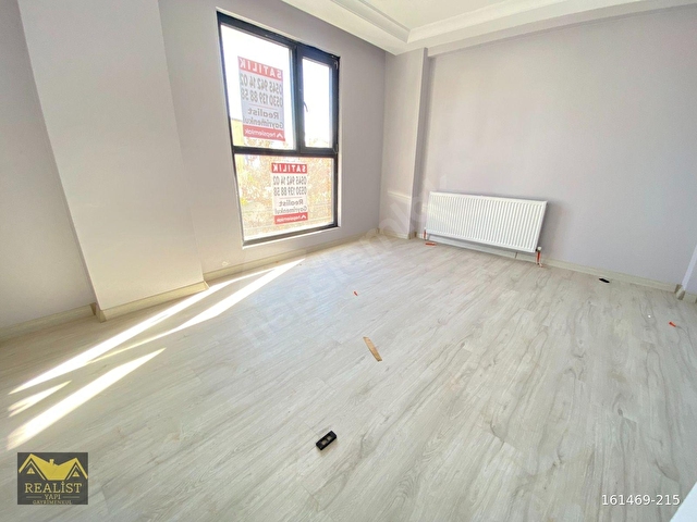 MARMARAY VE E-5 YAKINI CADDE ÜZERİ 2+1 DUBLEKS DAİRE