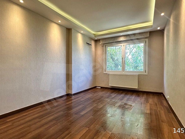 Ekşinar Gayrimenkul’den Floryada Yüksek Arsa Payına Sahip Full Tadilatlı Satılık 4+1 Ara Kat Daire - Görsel 6
