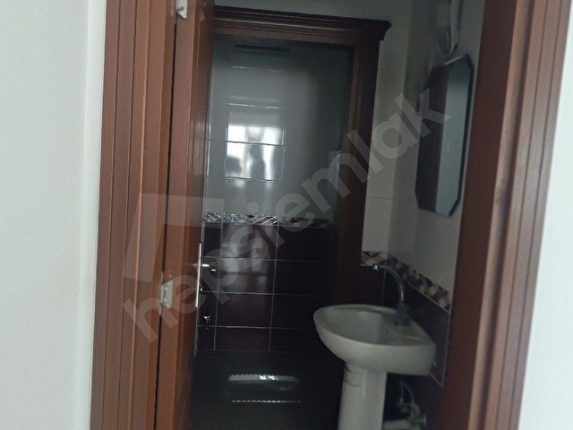 ERZİNCAN. BEDİR. EMLKATAN. KARAAĞAÇ MAHALLESİNDE. SATILIK.  1.KAT. OFİS - Görsel 3