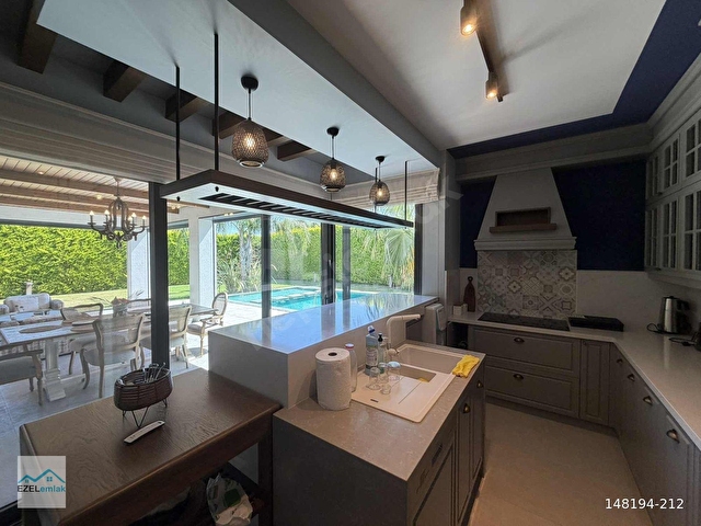 Çeşme Mamurbabada 847 m2 Arsa İçerisinde 5+1 Havuzlu Lüks Villa - Görsel 17