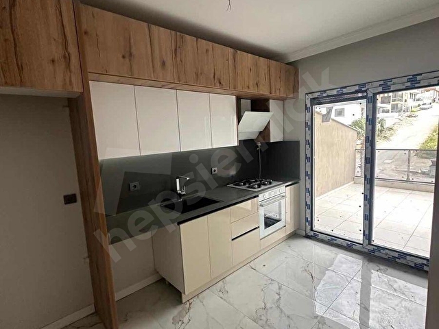 Menemende Satılık 3+1 Teraslı Lüks Kapalı Mutfak Daire
