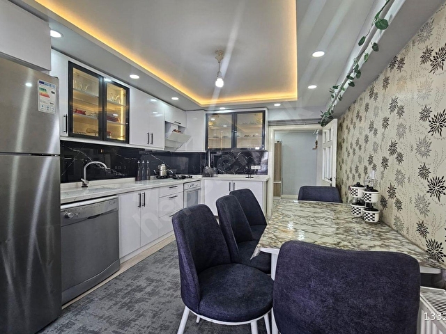 JESTTEN FIRSAT !! KREDİYE UYGUN CADDE ÜZERİ ARA KATTA 4+1 DAİRE - Görsel 4