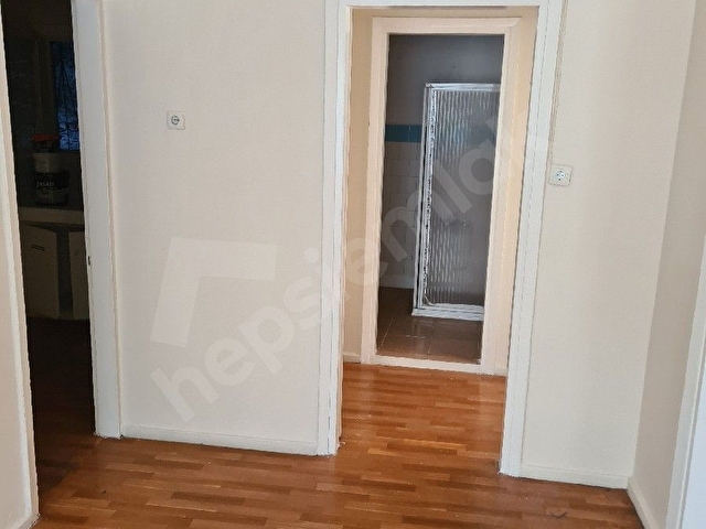 BAHÇELİEVLERDE 2+1 KLASİK DAİRE AÇIKLAMAYI OKUYUNUZ..... - Görsel 4