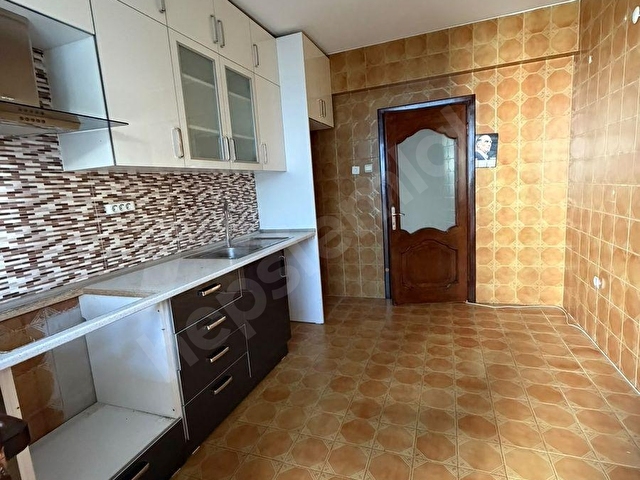KAZASKER UZAY SOKAKTA 3+1 BALKONLU BAKIMLI GENİŞ DAİRE - Görsel 13