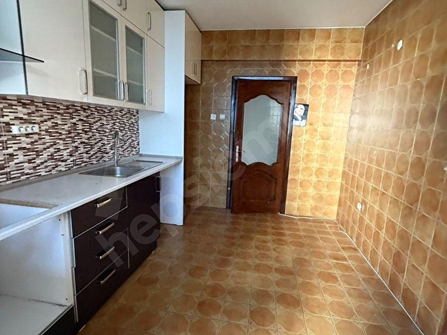 KAZASKER UZAY SOKAKTA 3+1 BALKONLU BAKIMLI GENİŞ DAİRE - Görsel 10