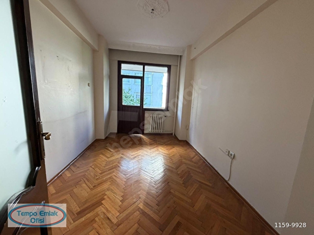 KAZASKER UZAY SOKAKTA 3+1 BALKONLU BAKIMLI GENİŞ DAİRE - Görsel 25