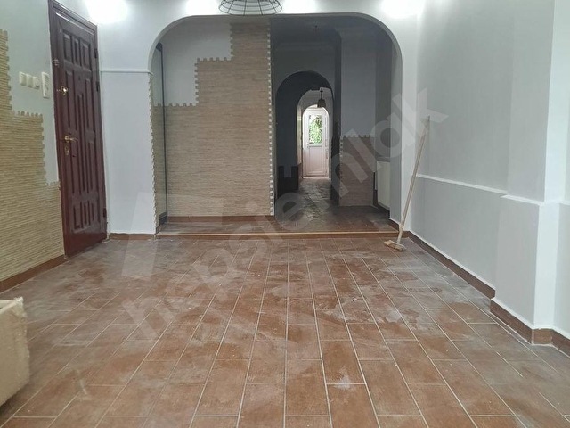 SAVAŞ SOKAKTA 2+1 80 M2 BAHÇELİ BOŞ SATILIK DAİRE - Görsel 2