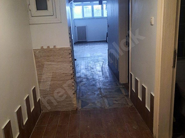 SAVAŞ SOKAKTA 2+1 80 M2 BAHÇELİ BOŞ SATILIK DAİRE - Görsel 3
