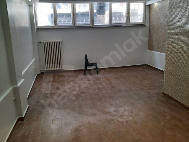 SAVAŞ SOKAKTA 2+1 80 M2 BAHÇELİ BOŞ SATILIK DAİRE