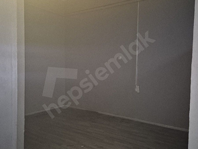 Üçyol betonyol cadde üzerinde satılık iş yeri - Görsel 5