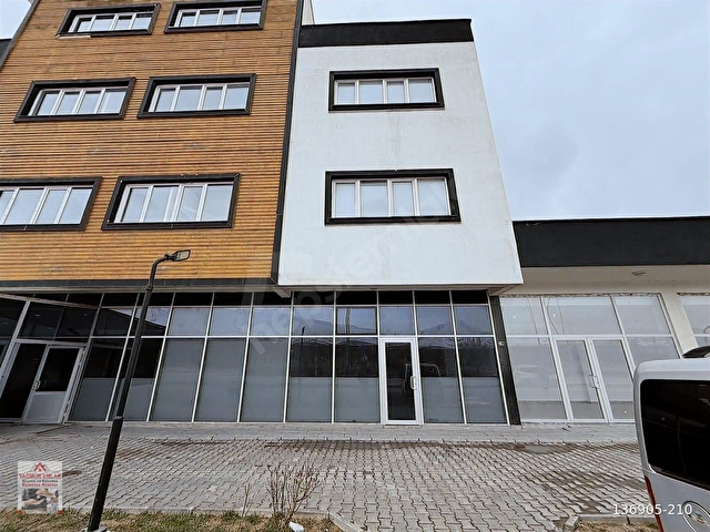 YAĞMUR EMLAKTAN İLHANLI MAH.DE 3 KATLI KİRALIK 161m2 DÜKKAN - Görsel 3