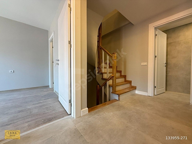 Laika Emlaktan Floryanın Kalbinde 250 m² 5+1 Tripleks Villa - Görsel 10