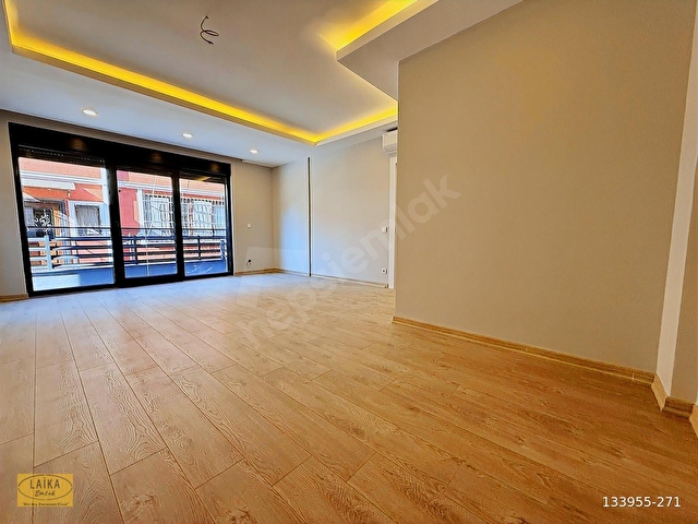 Laika Emlaktan Floryanın Kalbinde 250 m² 5+1 Tripleks Villa - Görsel 3