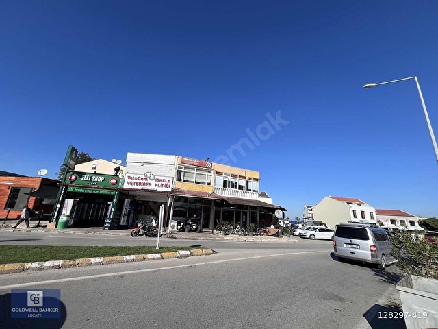 Urla İskelede Geniş Vitrinli Kiralık Dükkan - Görsel 18