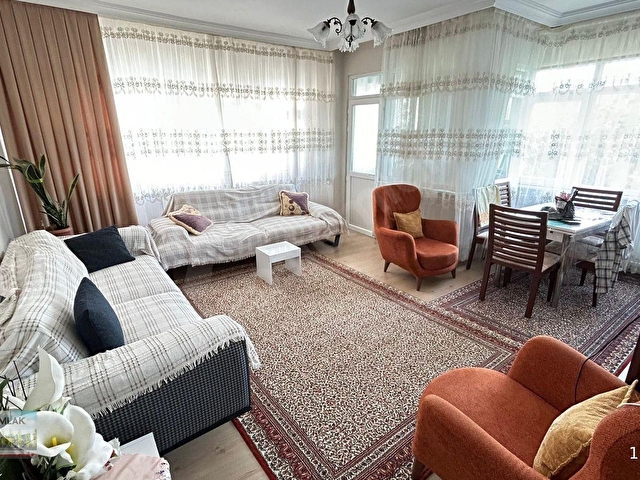 LONDRA ASFALTI ÜZERİNDE 2 BALKONLU ARA KAT 3+1 SATILIK DAİRE