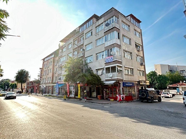 LONDRA ASFALTI ÜZERİNDE 2 BALKONLU ARA KAT 3+1 SATILIK DAİRE - Görsel 26