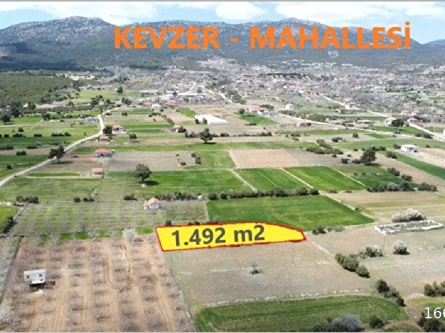 KORKUTELİ KEVZER MAH MERKEZİNDE 1.492 M2 SATILIK TARLA