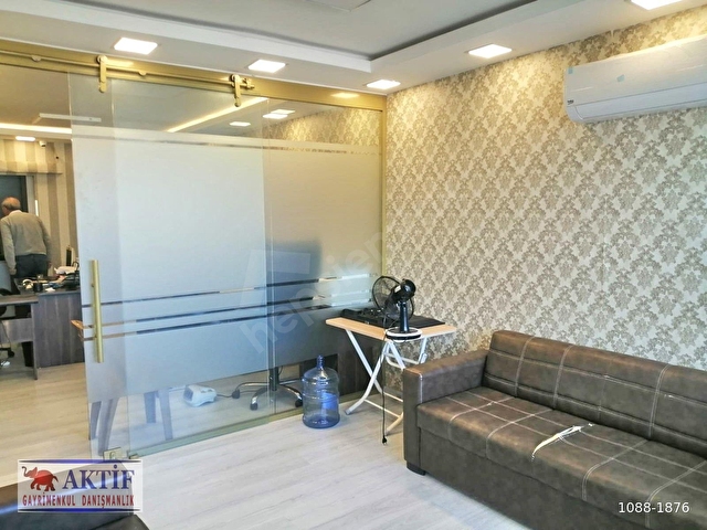 BEYOĞLU. İSTİKLAL CAD. ÜZERİNDE. BOĞAZ MANZARALI TEMİZ MASRAFSIZ . SATILIK 35 M2  OFİS BÜRO - Görsel 5