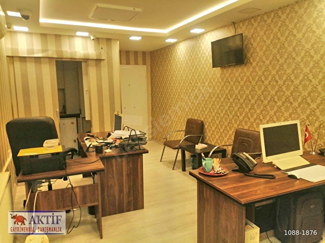 BEYOĞLU. İSTİKLAL CAD. ÜZERİNDE. BOĞAZ MANZARALI TEMİZ MASRAFSIZ . SATILIK 35 M2  OFİS BÜRO - Görsel 4