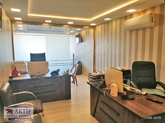 BEYOĞLU. İSTİKLAL CAD. ÜZERİNDE. BOĞAZ MANZARALI TEMİZ MASRAFSIZ . SATILIK 35 M2  OFİS BÜRO - Görsel 2