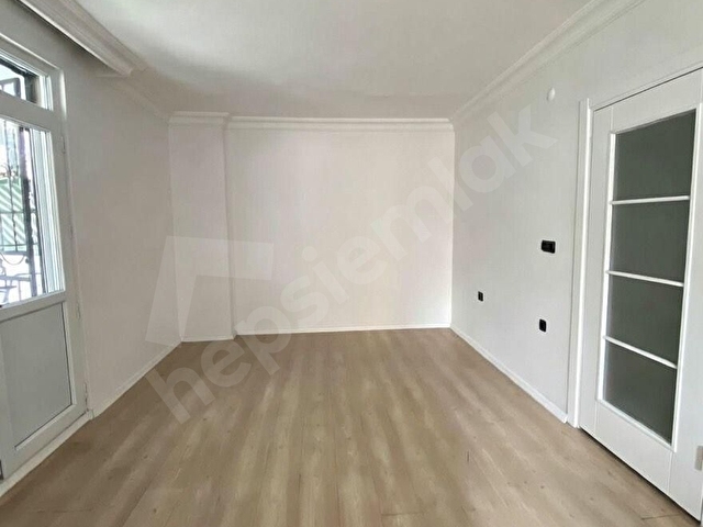BEYLİKDÜZÜNDE SATILIK 2+1 150M2 BAHÇELİ EMSALSİZ YATIRIMLIK GRİŞ - Görsel 3