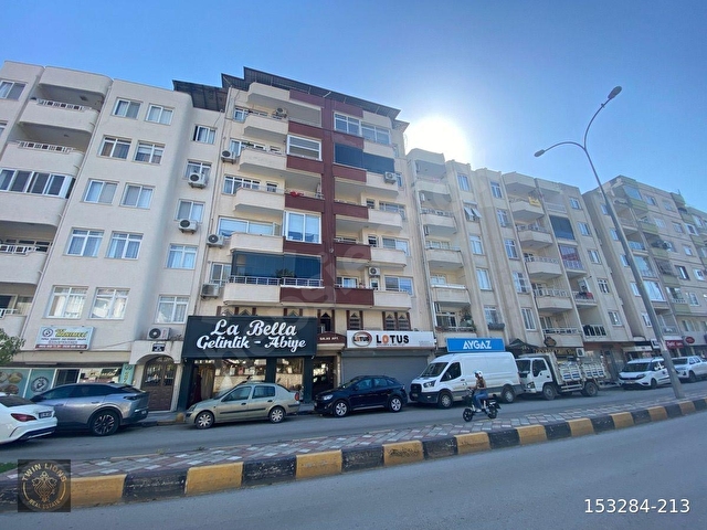 İskenderun Fener Caddesinde Sahile 200 m Satılık 3+1 Geniş Daire