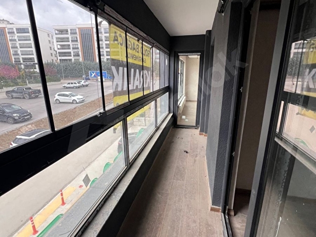 BULVAR ÜZERİNDE ORİJİN İŞ MERKEZİNDE BAĞIMSIZ MUTFAKLI KİRALIK SIFIR OFİS - Görsel 25