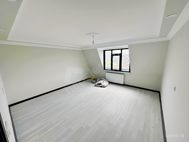 ARNAVUTKÖY TAŞOLUK CADDE ÜZERİ 2+1 SATILIK ÇATI KATI