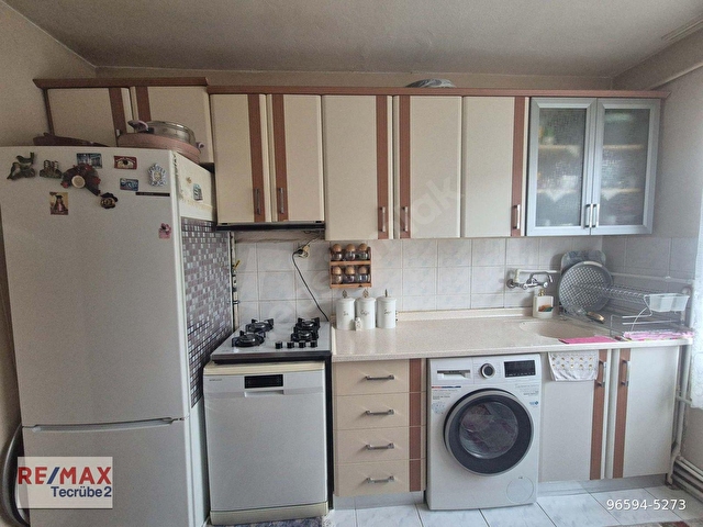 DEMETLALE MAHALLESİNDE CADDE ÜZERİ BAKIMLI 3.5+1 SATILIK DAİRE - Görsel 4