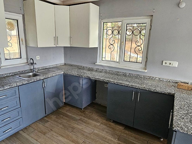 Uskumruköy Arıköyde Bodrumdan Bahçe Çıkışlı Kiralık 4+1 Villa - Görsel 8