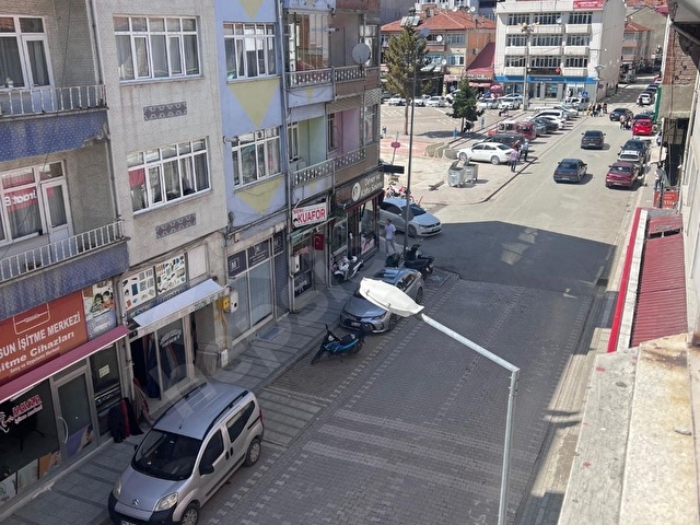 UĞUR EMLAKTAN ZİRAAT BANKASI YANI MERKEZİ KONUMDA 2+1 DAİRE - Görsel 8