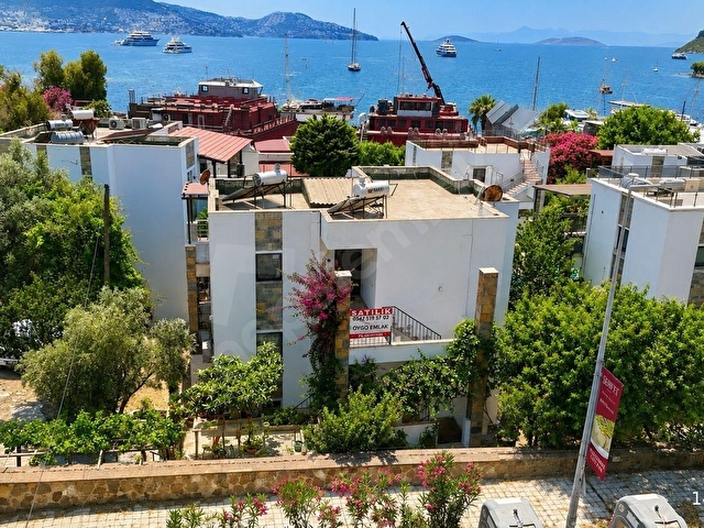 YALIKAVAKIN GÖZDE LOKASYONUNDA DENİZ MANZARALI 2+1 ÜST KATDAİRE - Görsel 15