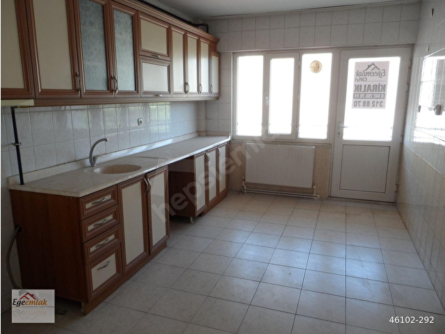 Nazilli Ege Emlak Ofisinden Yeni Mh. Asansörlü, Doğalgaz Kombili Kiralık Daire