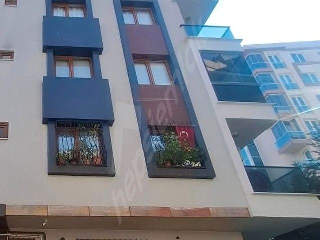 ÇEKMEKÖY CUMHURİYET MAH 1+1 YÜKSEK GİRİŞ SESTİNİ GAYRİMENKUL DEN