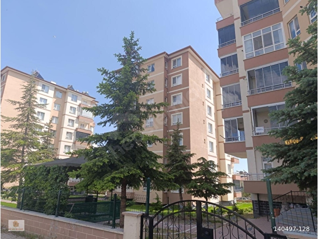 ZİRVE EMLAKTAN SİTE İÇİ SATILIK ARAKAT 3+1 YENİLENMİŞ DAİRE BİREVİM EMİNEVİME UYGUNDUR - Görsel 2