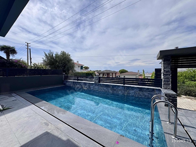 Çeşme Yalıda Plaja 150 Metre Satılık 3+1 Havuzlu Müstakil Villa - Görsel 5