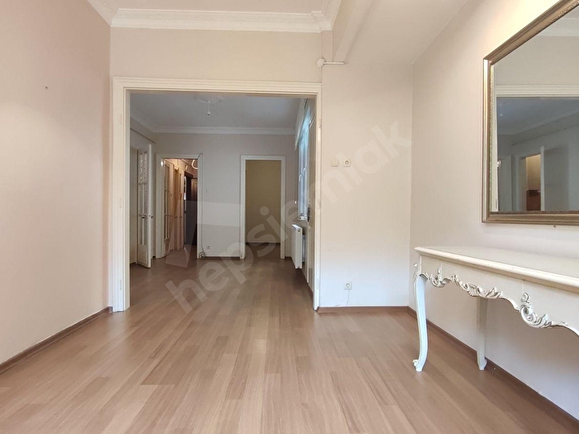 Şişli Sadık Şendil Sokakta Bomonti Adaya Yakın Bahçe Kullanımlı 2+1 Yüksek Giriş Satılık Daire - Görsel 8