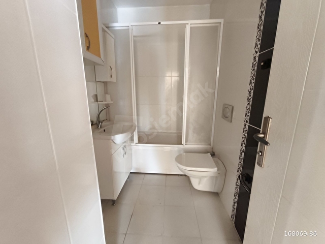 YAKACIKTA EBEVEYN BANYOLU AÇIK OTOPARKLI 2+1 SATILIK DAİRE - Görsel 17