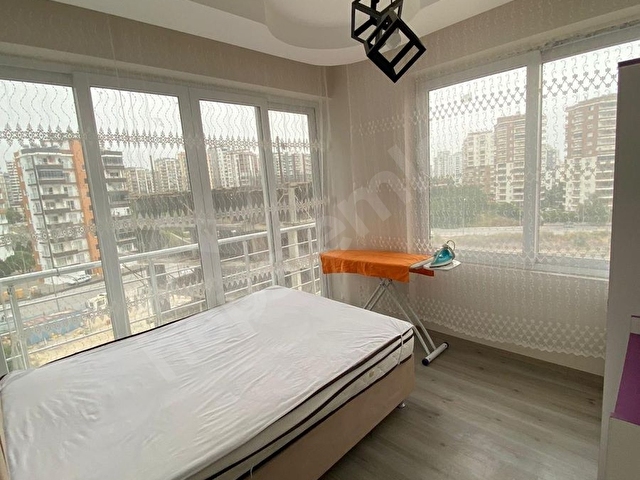 ÇİFTLİKKÖYDE CADDEYE YAKIN 1+1 HAVUZLU DAİRE - Görsel 6