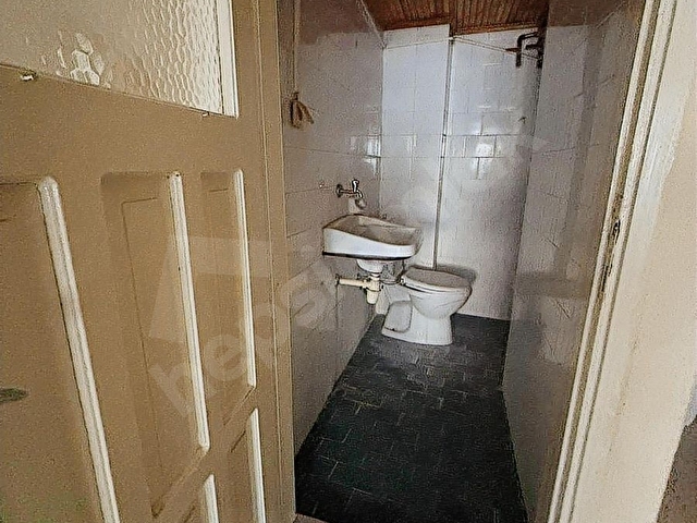 BERGAMADA KOZAK YOLUNDA 2 EVİ 2 DÜKKANI OLAN BİNA SATILIK - Görsel 24