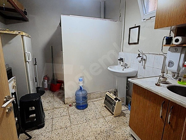 BERGAMADA KOZAK YOLUNDA 2 EVİ 2 DÜKKANI OLAN BİNA SATILIK - Görsel 4