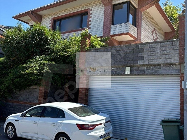 Emirgan Değirmen Tepede Müstakil Manzaralı Havuzlu Satılık Villa - Görsel 15
