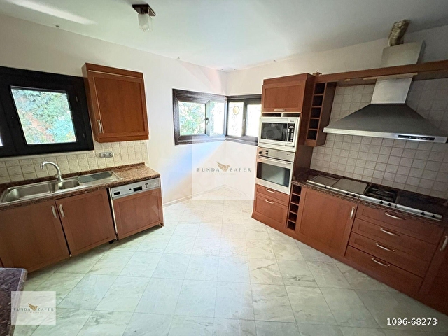 Emirgan Değirmen Tepede Müstakil Manzaralı Havuzlu Satılık Villa - Görsel 17