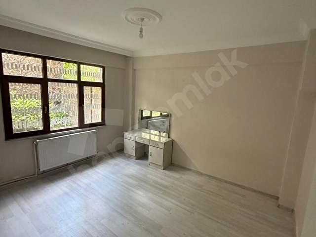 NİKSAR EMLAKTAN SEHIR MERKEZINDE UYGUN FIYAT KIRALIK DAİRE - Görsel 4